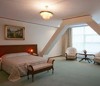 Alexander 4*
