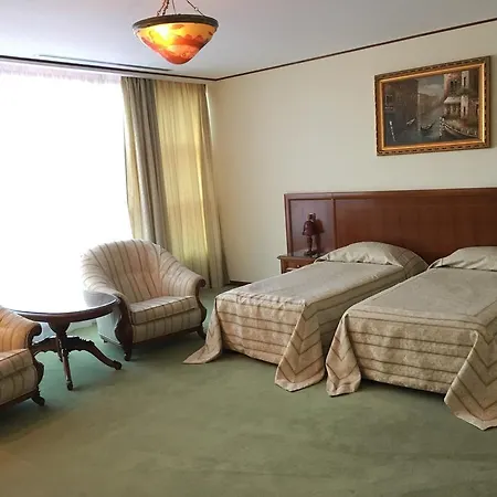 Alexander Hotel 4*
