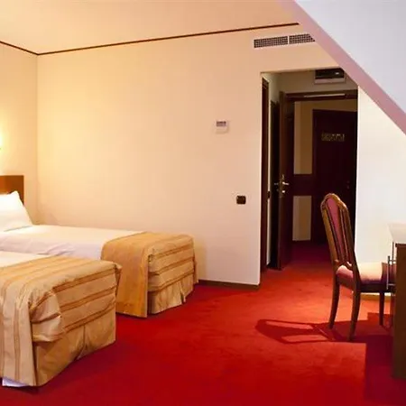 Alexander 4* Voluntari