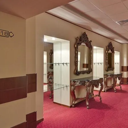 Alexander 4* Voluntari