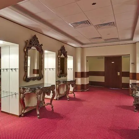 Alexander 4* Voluntari