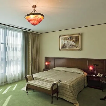 Alexander 4*