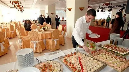 Alexander 4* Voluntari